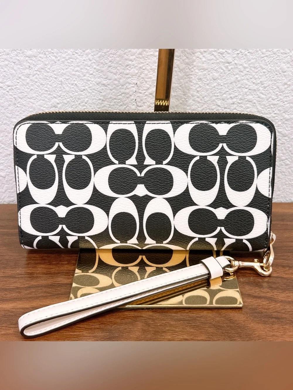 Coach long zip Black & White Signature Zip Wristlet wallet cp409